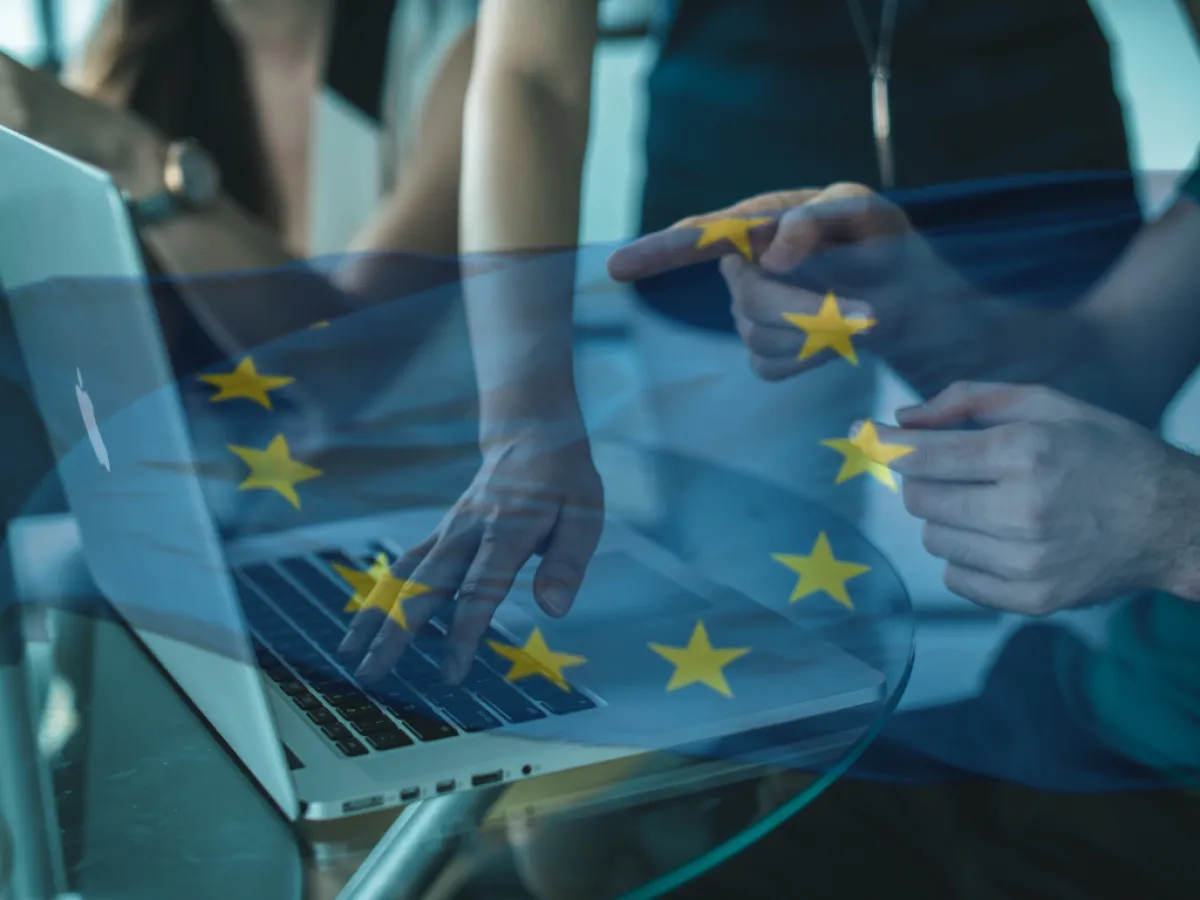Laptop Európai Unió zászlóval