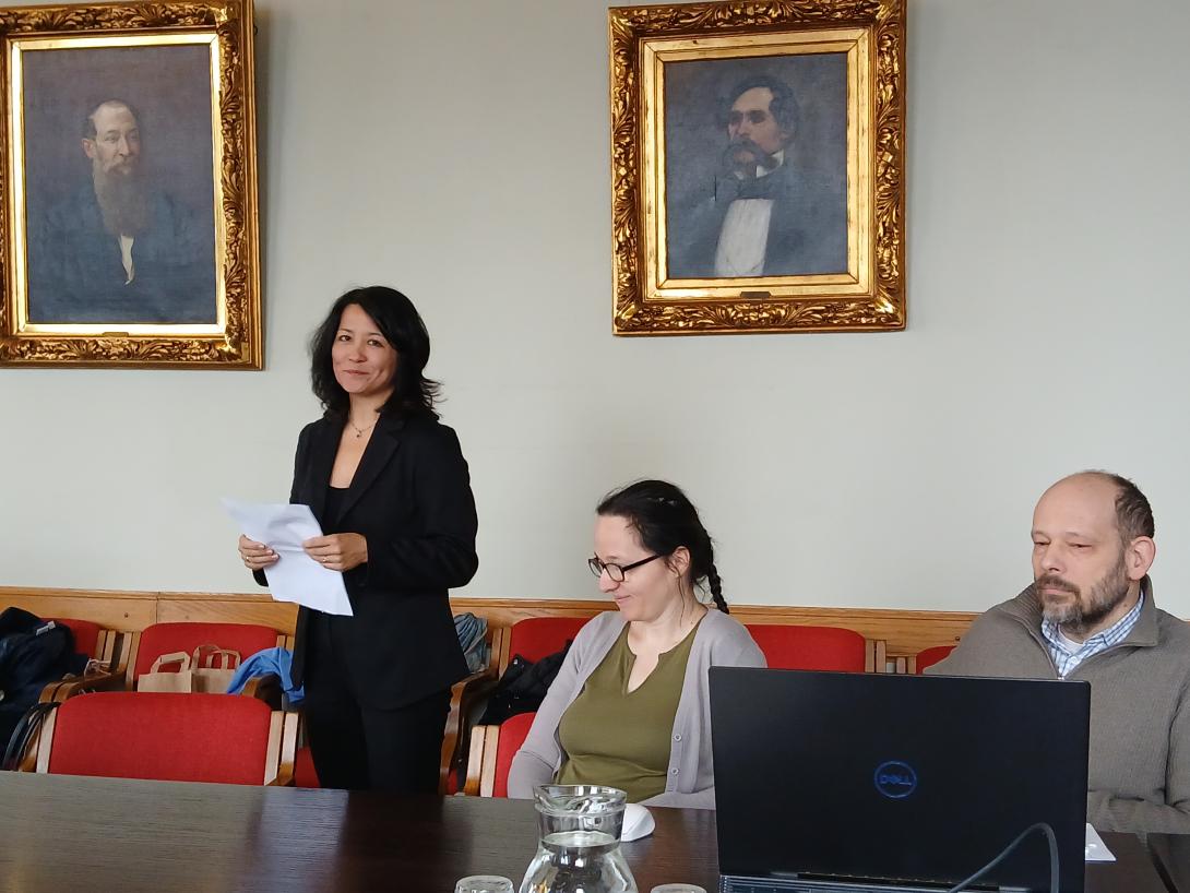 Lipp Veronika előad