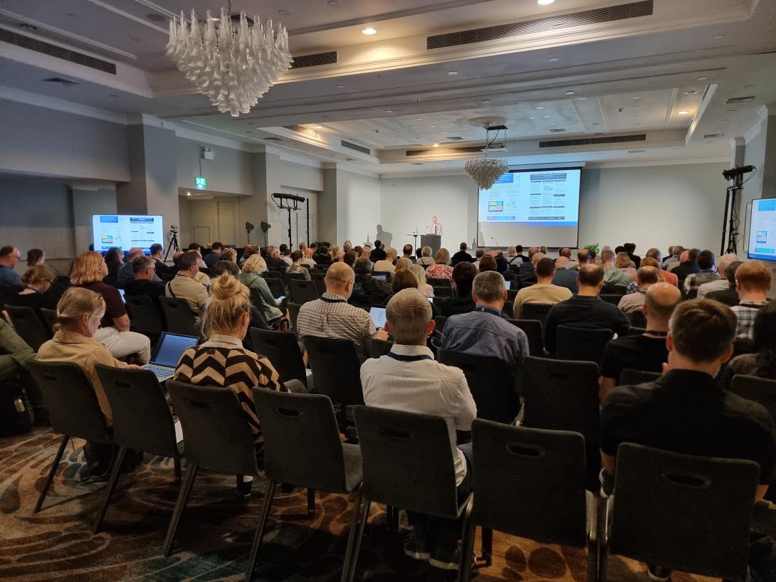 Közönség egy konferencián